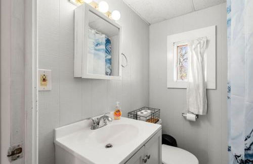 Nothing Fancy Older Apt Walk to Downtown King Bed - Foto 14