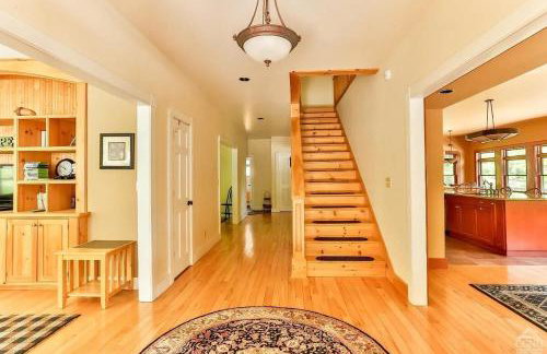 Stunning 5BR at Hunter and Windham w Oversized Deck, 5 Acres, and Mountain View - Foto 7