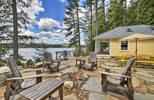 Lakefront Cottage Boat Dock, Patio and Kayaks! - Foto 1