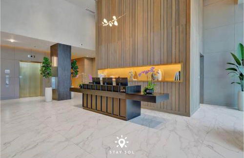 Chic 2BR Apartment Gym & Balcony Views - Foto 76