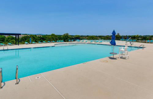 Frederick Townhome with Balcony, Close to Parks! - Foto 36