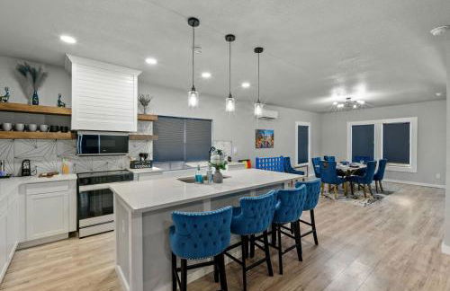 Gorgeous 6BR Sleeps 18 w Hot Tub - Foto 33