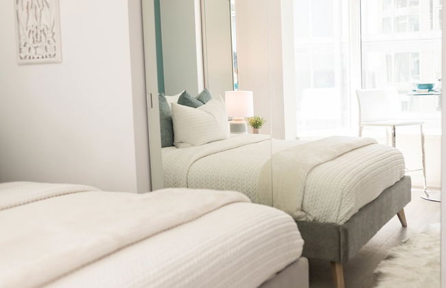 QuickStay Yorkville Condo - Yonge & Bloor - Photo 2