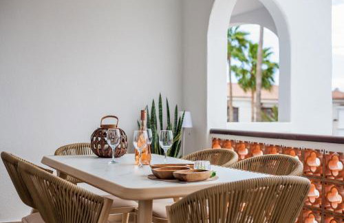 CASA ZUZA - AC, heated pool, 2 terraces, 2 bedrooms & bathrooms, tv channels - Foto 10