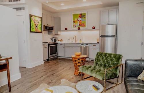 The Hive Adjacent 3rd Floor, 301 King & 302 Balcony - Photo 13