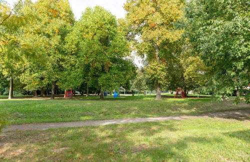 Mira Venice Apartment - Photo 15