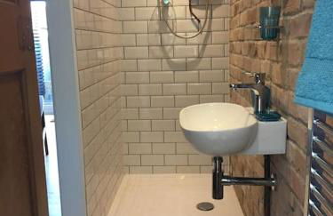 Cwtch, cozy studio, private, separate entrance. - Photo 8