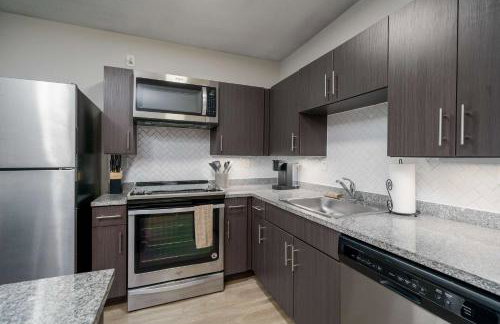 5th Quarter at Watercress- 0 9 Miles to UA- 2 BR 2 BA- Riverfront - Foto 13