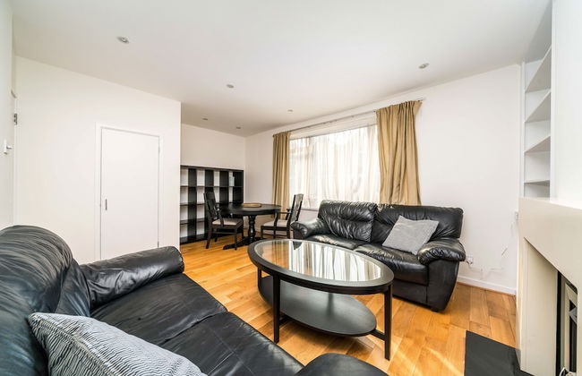 2 Bedroom Flat in Heart of Battersea near Station - Photo 14