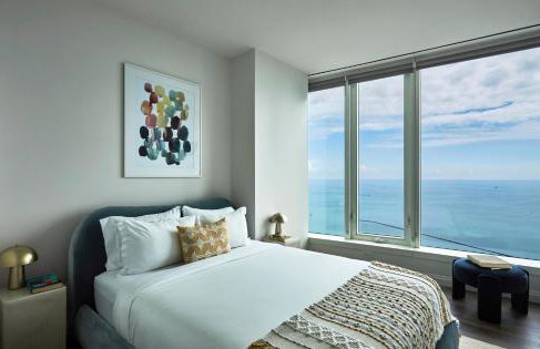 Lux Apts with Lake Views and Top Amenities - Foto 80