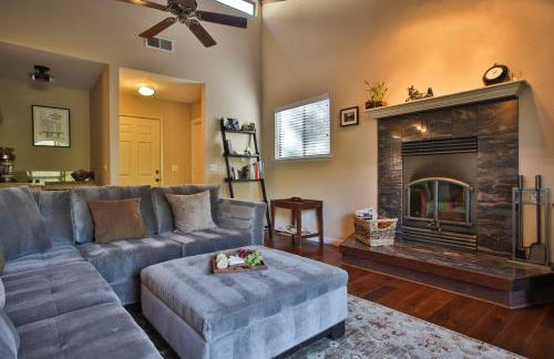 Lily Pad - Hot Tub! Private Dock! BBQ! Game Room! Walk to Town!! Fast WiFi!! Dog Friendly! - Foto 9