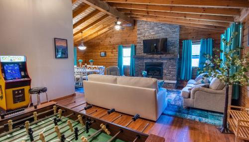 Ascension Cabin - hot tub, fire pit, babbling brook - Foto 3, Game Room