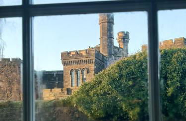 St Johns Jailhouse by the Castle - Photo 11
