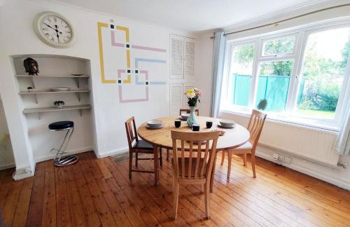 Epicsa - Corporate & Family Stay in 3 Bedroom House with Garden, FREE parking - Foto 18