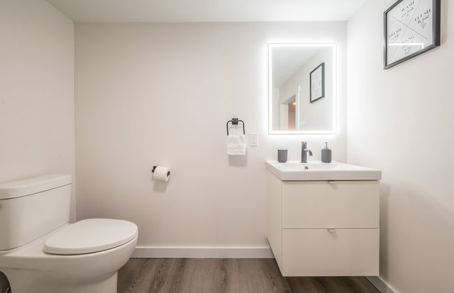 Modern Contemporary 2 Bedroom Suite - Photo 24