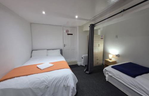 Spacious 3-Bedroom Apartment Near Stratford, 1 Minute From Train Station - Foto 9