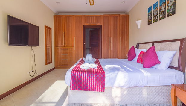 2 Bed Majestic Villa Near Beach - Foto 3, Habitación