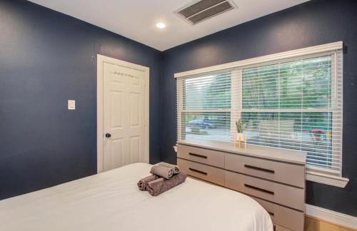 Luxury Mansion Dream Home - 6 Bed Pool Grill - Photo 24