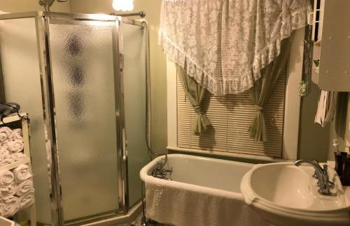 Room - Airport, Eastman Dental, UofR & Medical Ctr at Strong Hospital-Professionals Welcomed - Foto 12