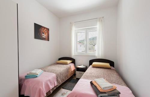 Simplistic Apartment in Neviđane near Sea Beach - Foto 10