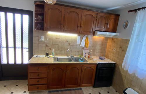 Village Mountain and Sea Horizon - Photo 12