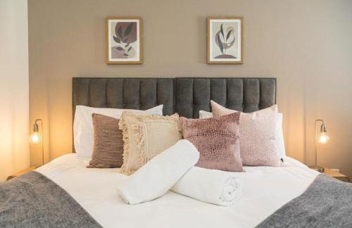 LOOKOUT by BOURNECOAST - A Stylish Flat with a Balcony, SEA GLIMPSES and Parking- Just a 10 Minute Walk to the Sandy Beaches - FM8405 - Photo 25