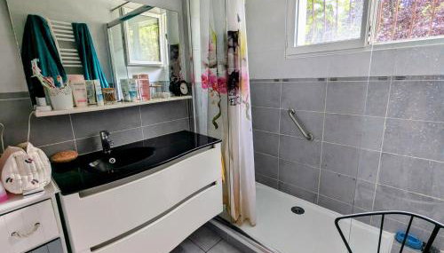 Maison 3 étoiles climatisée, jardin, parking, proche centre et thermes - Foto 5, towels, Shower