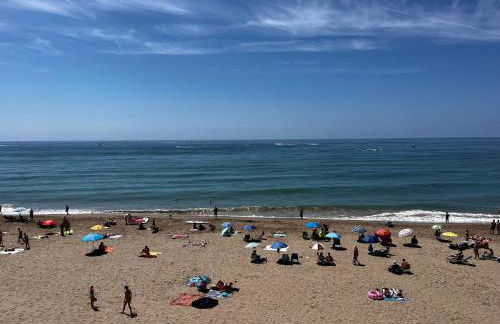 Acogedor y Amplio Apartamento familiar a pie de playa - Photo 30