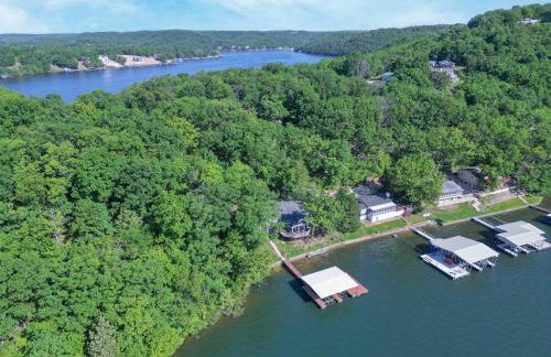 Lakefront Family Home Private Dock with Huge Views - Foto 51