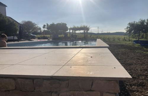 La Petite maison de Céline & Frédéric avec piscine à Préhy - Foto 16