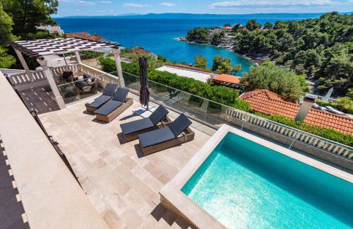 Villa Kadena - Luxury Seaside Villa with Private Heated Pool - Photo 33