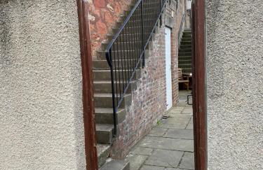 The Ramblers Rest - whole apartment - pet friendly - close to amenities and walks - Photo 30