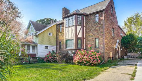 Striking Tudor Revival in Five Points District! - Foto 1