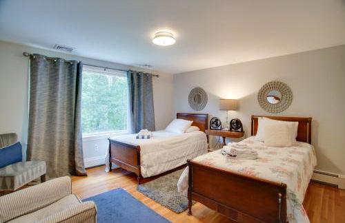 Deck and Grill, Walk to Beaches! Falmouth Retreat - Foto 11