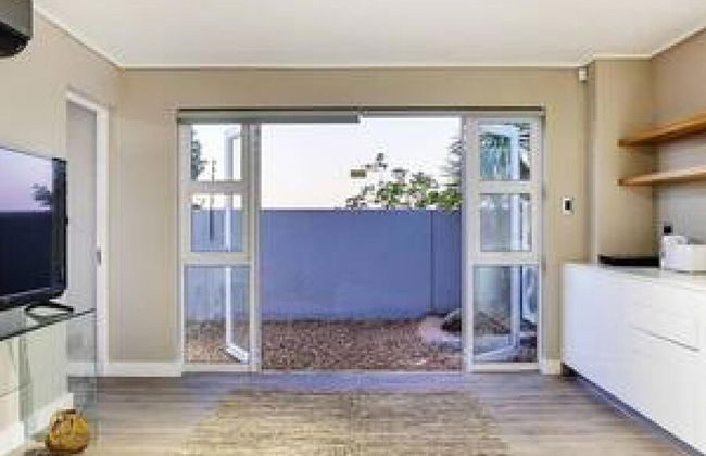 Camps Bay Holiday Apartment in Secure Complex With Private Pool and Parking Houghton Views - Foto 19