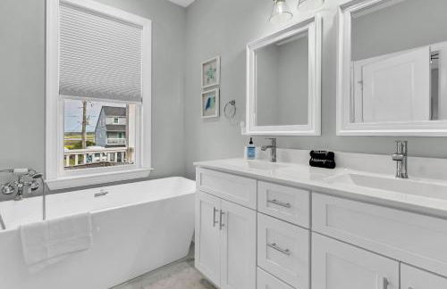 Seaside Serenity Beautiful Home on Topsail 7 BR - Photo 29