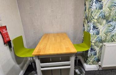 Levy Nook House 1 bed apartment 5 minute walk to Stockton town centre & Free Parking - Foto 16