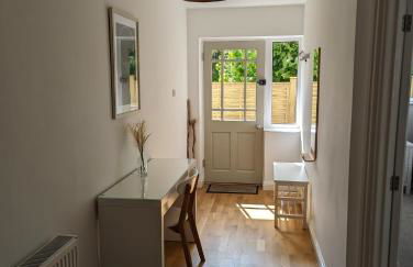 Peaceful Glastonbury Bungalow - Ideally Located - Photo 3