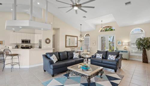 Cape Serenity- Premier Waterfront Villa with Kayaks and Bikes - Foto 5