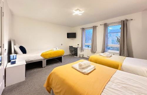 6-Bedroom Contractor House with 9 Beds - Managed by Your Lettings Short Lets & Serviced Accommodation Peterborough including Free Parking and WiFi and Netflix - Photo 14