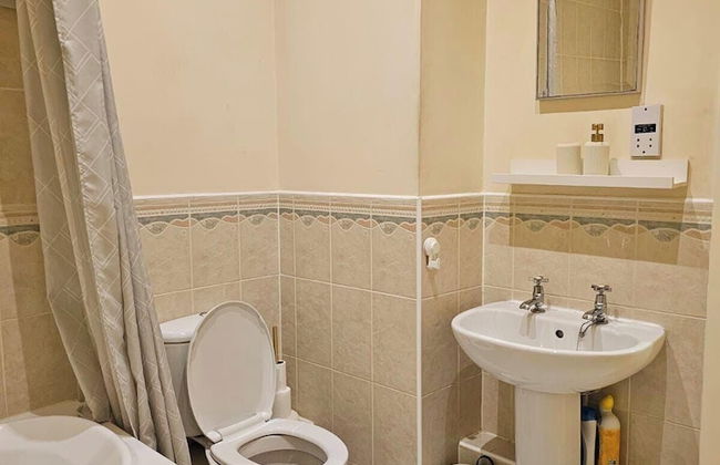 π‘ 1BR Flat Nr Childrens Hospital & Uni π Free Parking - Photo 6