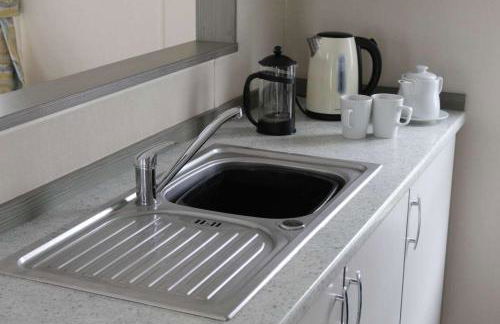 Hayling Island Holiday Park Holiday Home Sleeps 4 - Photo 9