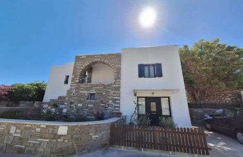 Maroussa s guesthouse - Photo 1