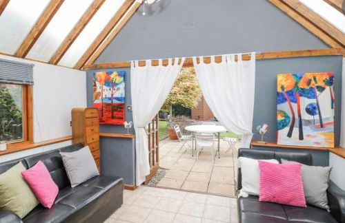 Lovely Comfortable 3 Bed Home, near Worcester - Photo 11