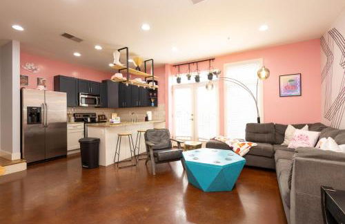 Pink Experience - West End Broadway & Restaurants - Foto 1