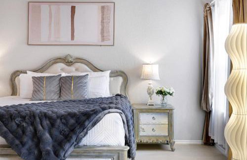 Stylish Hot Tub Retreat BBQ Yard Games WiFi Pets - Foto 28