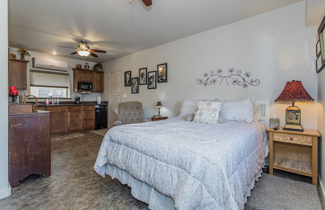 Waterfront 5 BR w/ Hot Tub Sleeps 13! - Foto 7