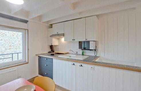 1 Bedroom Cozy Apartment In Carolles - Foto 7