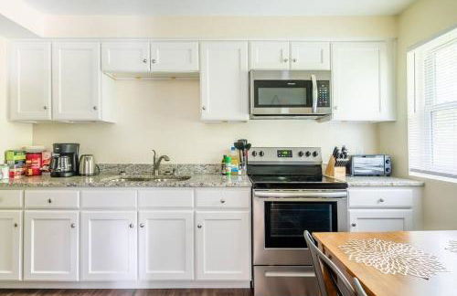 *Cool Crib * King Bed * Long Term Stays * Duke* - Foto 5