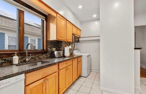 Tufts 3-Bed 2-Office Home with Laundry - Foto 17